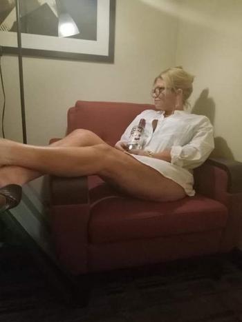 Cassie, 43  female escort, South Jersey